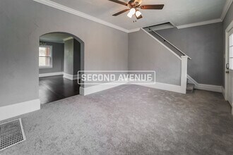 8012 Elkhart St in Wendel, PA - Foto de edificio - Building Photo