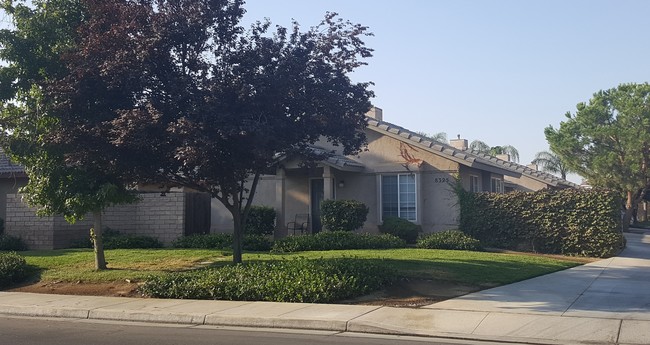 8325 White Squall Ln in Bakersfield, CA - Foto de edificio - Building Photo