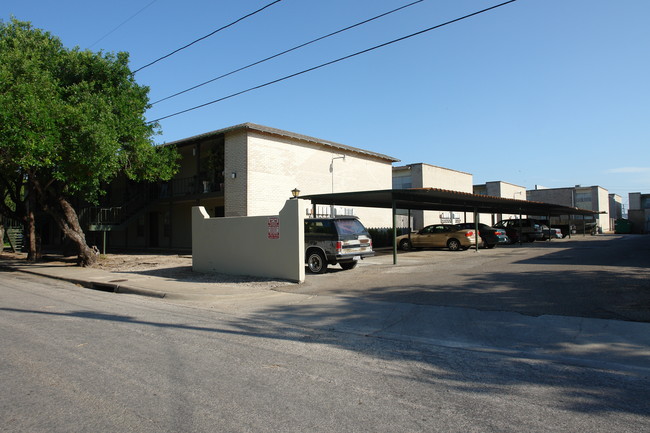 Town & Country Apartments in Corpus Christi, TX - Building Photo - Building Photo