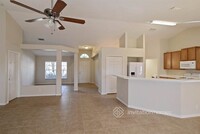 2057 SE Parrot St in Port St. Lucie, FL - Foto de edificio - Building Photo