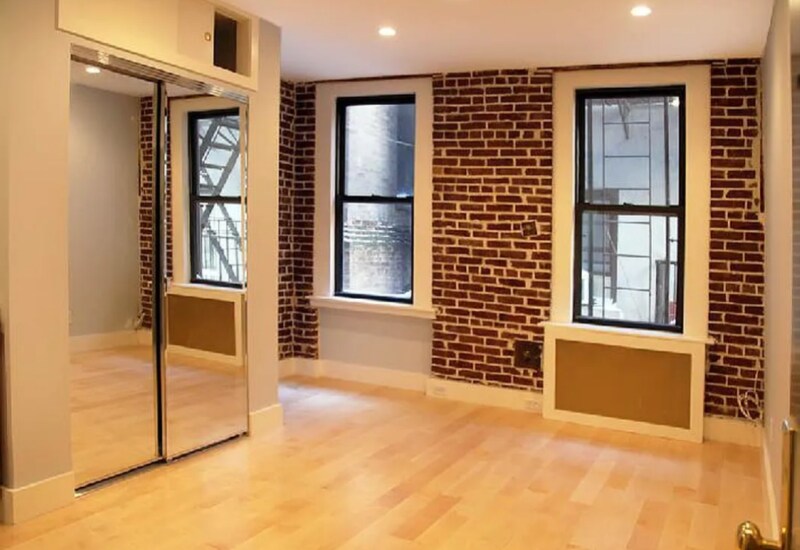 E.3rd E3rd St in New York, NY - Building Photo