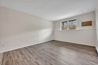 513 Emmett St in Bristol, CT - Foto de edificio - Building Photo