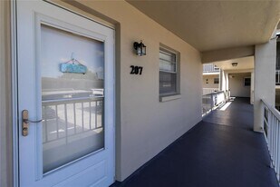9940 47th Ave N in St. Petersburg, FL - Building Photo