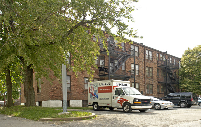 Beech Tree Apartments in Maplewood, MO - Building Photo - Building Photo