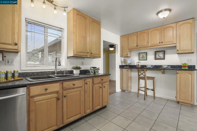 187 Manor Dr in Bay Point, CA - Foto de edificio - Building Photo