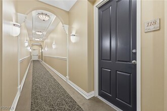 2825 Palm Beach Blvd in Ft. Myers, FL - Building Photo - Building Photo