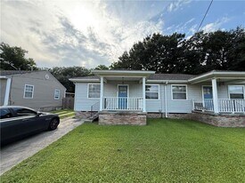 706 Community St in Arabi, LA - Building Photo