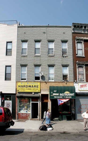 207 Knickerbocker Ave in Brooklyn, NY - Building Photo