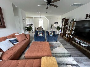 208 Prairie Falcon Wy in Leander, TX - Building Photo - Building Photo