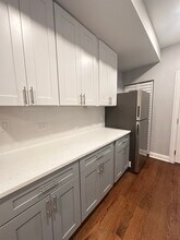 1157 W Lunt Ave, Unit 02 in Chicago, IL - Foto de edificio - Building Photo