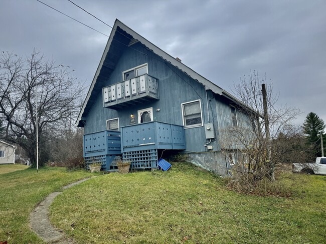 property at 826 Holt Rd