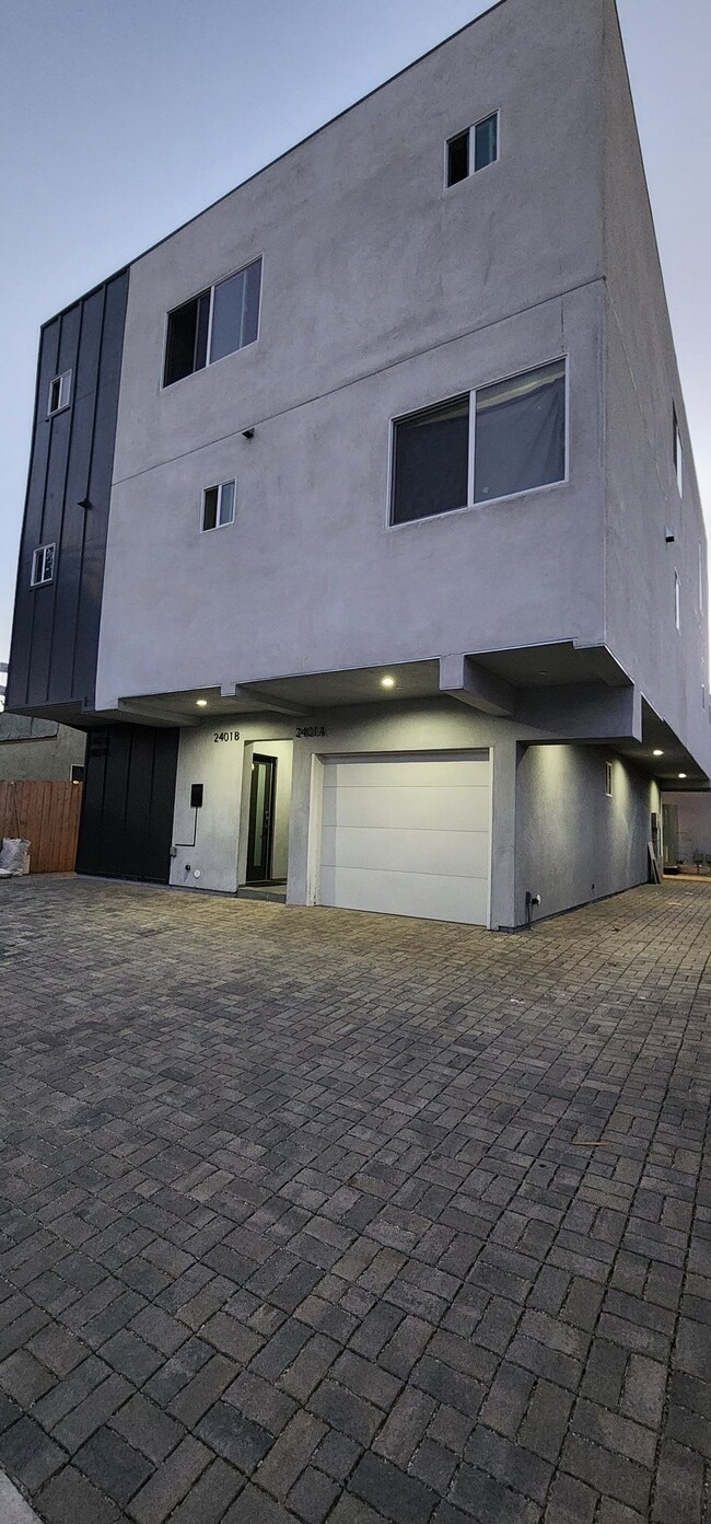 property at 2401 Redondo Blvd