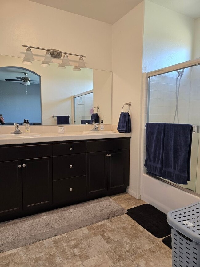 1304 Manor Ave in Hanford, CA - Building Photo - Building Photo