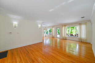 911 Mariana Ave in Coral Gables, FL - Building Photo