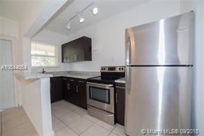 570 NE 69th St in Miami, FL - Foto de edificio - Building Photo