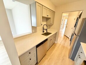 69 Msgr Patrick J Lydon Way, Unit 306 in Boston, MA - Foto de edificio - Building Photo