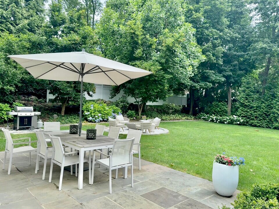 18 Englewood Rd in Norwalk, CT - Building Photo