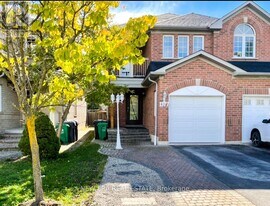 1377 Spring Garden Ct in Mississauga, ON - Building Photo