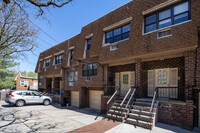 Cloverdale East Condos in Little Neck, NY - Foto de edificio - Building Photo