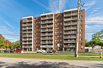 Marine Court in Windsor, ON - Foto de edificio - Building Photo
