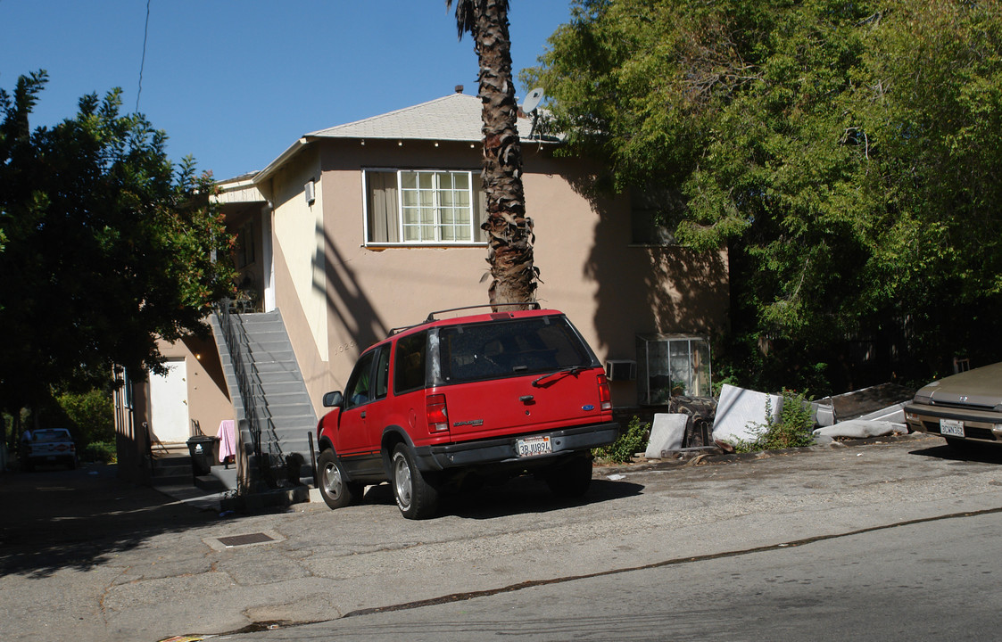 10209 Samoa Ave in Tujunga, CA - Building Photo