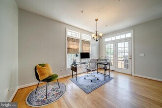 921 Harrison Cir in Alexandria, VA - Building Photo - Building Photo