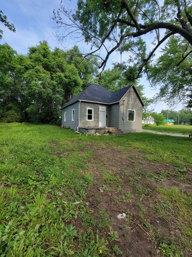 2347 N Lyon Ave in Springfield, MO - Building Photo - Building Photo