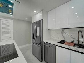 3744 NE 167th St in North Miami Beach, FL - Building Photo - Building Photo