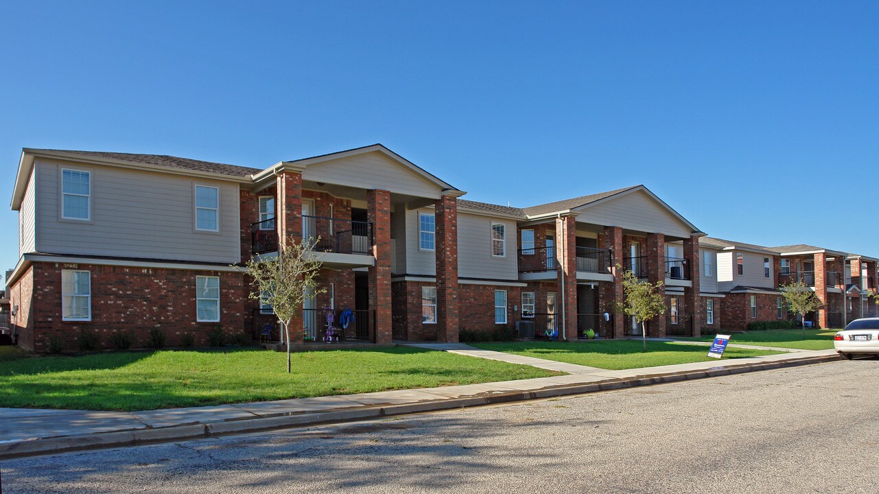 5834 7th St in Lubbock, TX - Foto de edificio