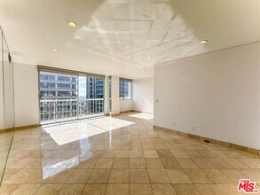10751 Wilshire Blvd in Los Angeles, CA - Building Photo - Building Photo