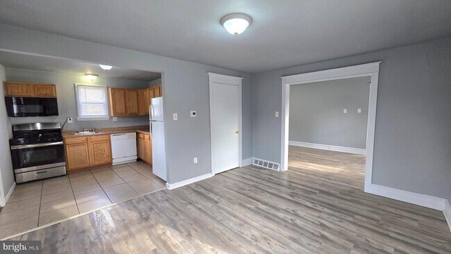 2105 Hunter St in Cinnaminson, NJ - Building Photo - Building Photo