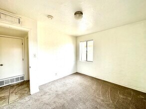 1645 E Hedrick Dr in Tucson, AZ - Foto de edificio - Building Photo
