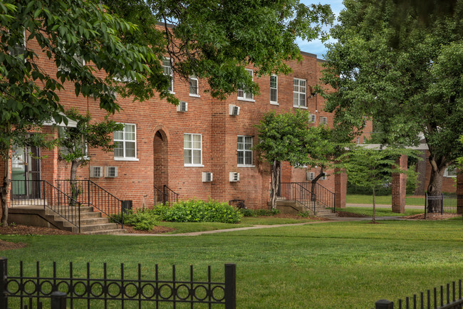 Queenstown Apartments in Mount Rainier, MD - Building Photo - Building Photo