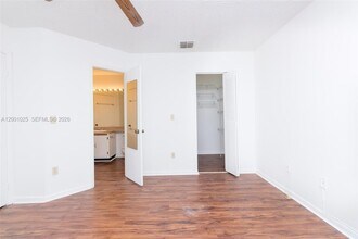 18310 NW 68th Ave, Unit L in Hialeah, FL - Building Photo - Building Photo