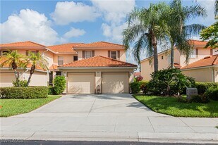 260 Robin Hood Cir in Naples, FL - Building Photo