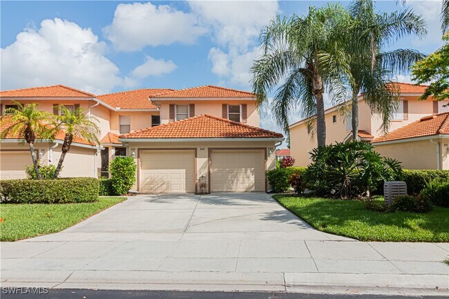 260 Robin Hood Cir in Naples, FL - Building Photo - Building Photo