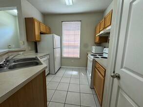 9157 Lee Vista Blvd in Orlando, FL - Foto de edificio - Building Photo