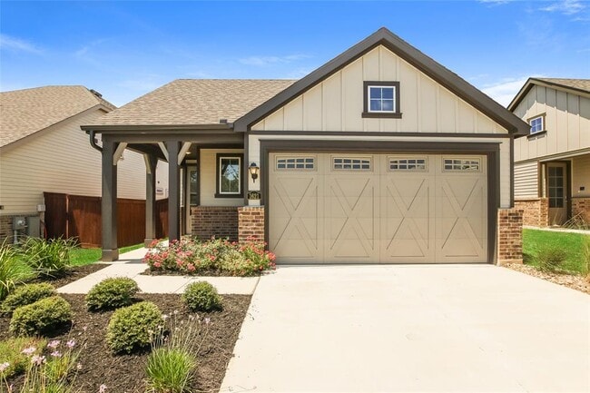 property at 1621 Palo Verde Wy