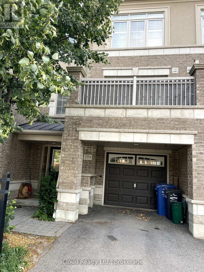 2554 Grand Oak Trail in Oakville, ON - Building Photo - Building Photo