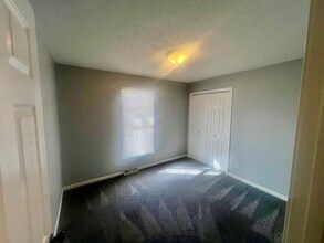 5709 NW High Dr in Kansas City, MO - Building Photo - Building Photo