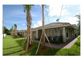 1031 NE 10th Ave-Unit -3 in Fort Lauderdale, FL - Building Photo - Building Photo