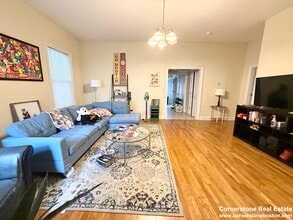 36 Hawthorne St, Unit 1 in Boston, MA - Foto de edificio - Building Photo