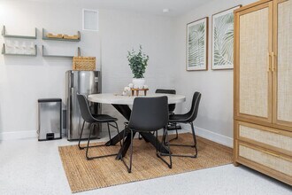 4000 Highland Dr in Carlsbad, CA - Foto de edificio - Building Photo