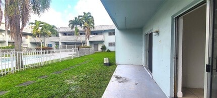 4251 NW 5th St in Plantation, FL - Foto de edificio - Building Photo