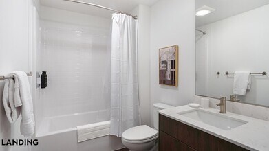 8511 15th Ave NW, Unit 303 in Seattle, WA - Building Photo - Building Photo