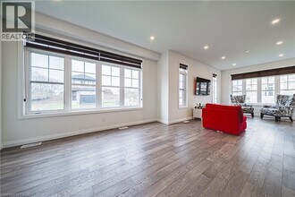 28 Cherry Blossom Hts in Hamilton, ON - Building Photo - Building Photo