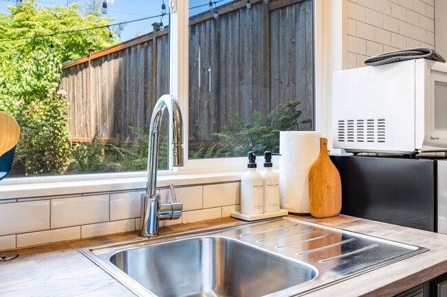 8725 29th Ave NW, Unit SI ID1035884P in Seattle, WA - Building Photo - Building Photo