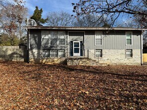 11105 Lake Hills Dr in Knoxville, TN - Building Photo - Building Photo