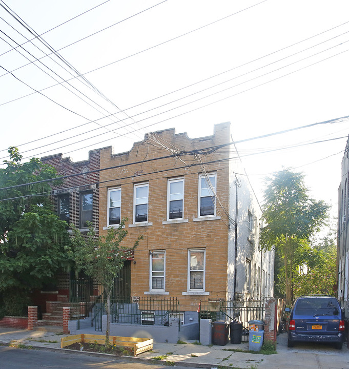 487 Berriman St in Brooklyn, NY - Building Photo