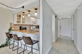 13 Royal Palm Way in Boca Raton, FL - Building Photo - Building Photo